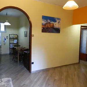 La Casetta Arancione Nell'aeroporto Di נאפולי